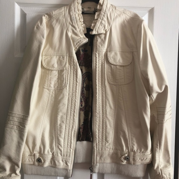 White leather like jacket. - Picture 1 of 5